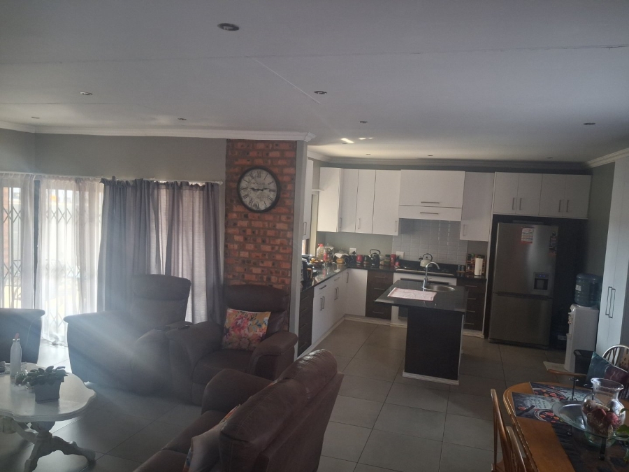 To Let 3 Bedroom Property for Rent in Somerton Estate Free State
